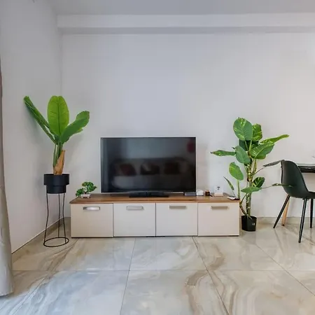 Apartment Thirtynine Bright Steps From Balluta Bay Sliema