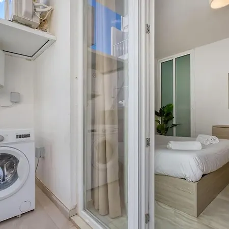 Thirtynine Bright Steps From Balluta Bay * Слима