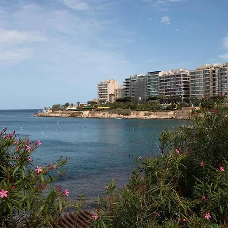 Thirtynine Bright Steps From Balluta Bay * Sliema