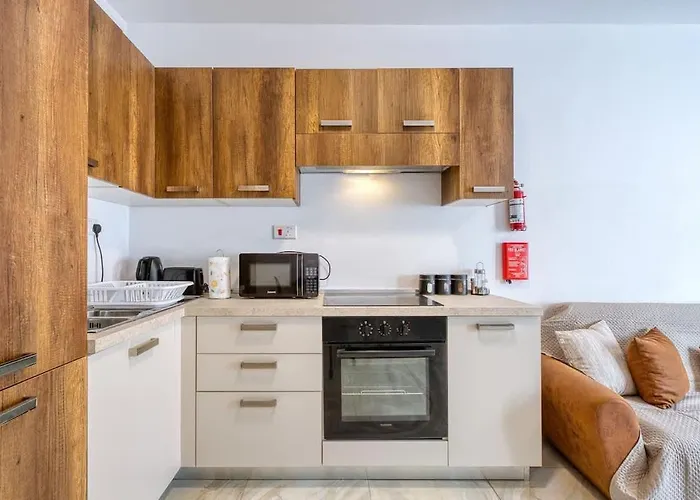 Apartamento Thirtynine Bright Steps From Balluta Bay Sliema