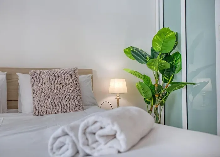 Apartamento Thirtynine Bright Steps From Balluta Bay *