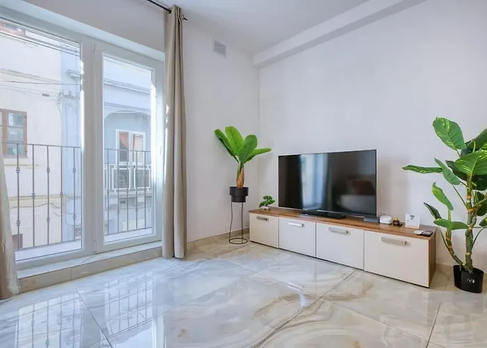 Апартаменты Thirtynine Bright Steps From Balluta Bay