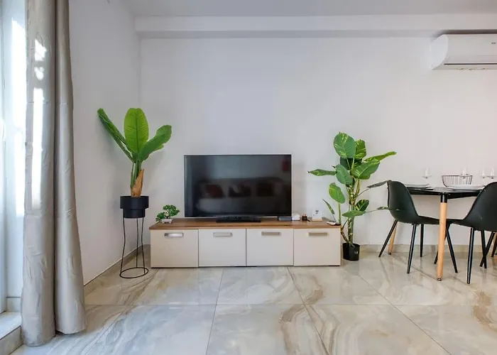 Apartment Thirtynine Bright Steps From Balluta Bay Sliema