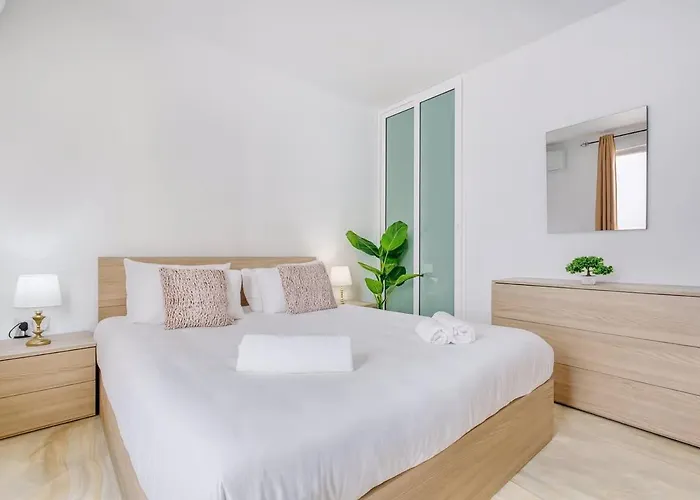 Apartment Thirtynine Bright Steps From Balluta Bay Sliema