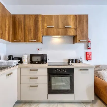Apartman Thirtynine Bright Steps From Balluta Bay Sliema