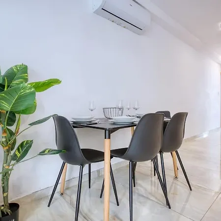 Thirtynine Bright Steps From Balluta Bay Apartman
